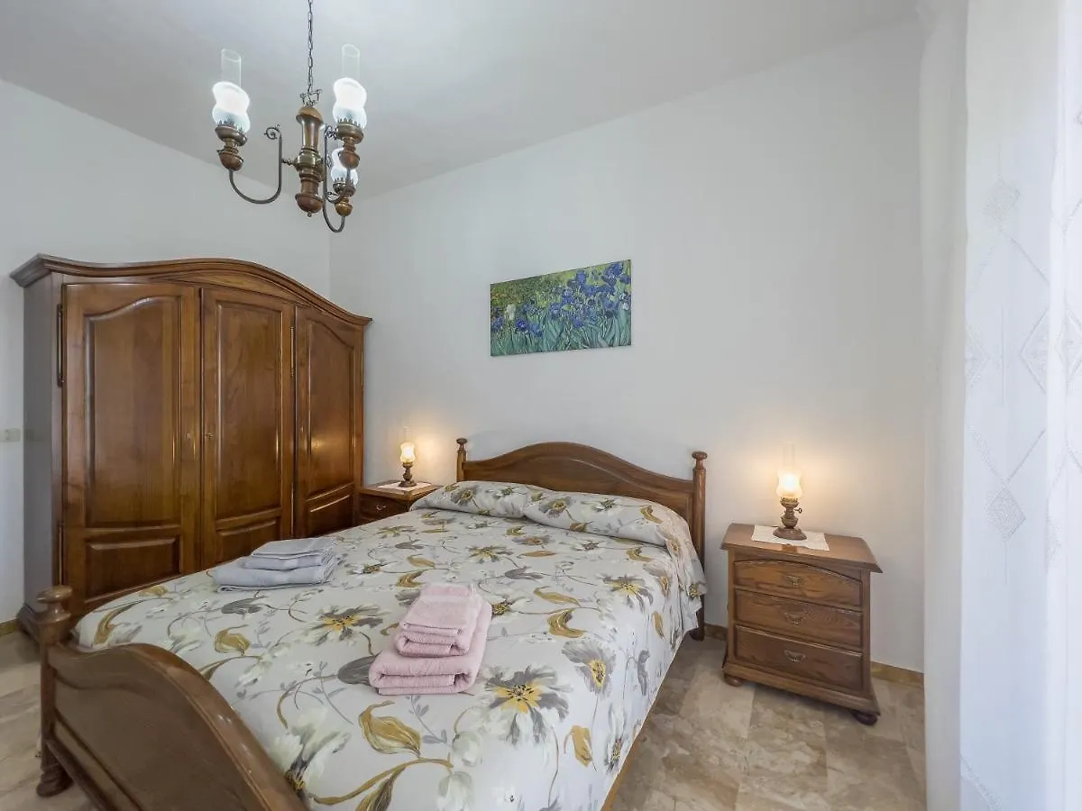 Casa Vacanze Mallela • Balcony, A/C & Smarttv Loceri Apartment
